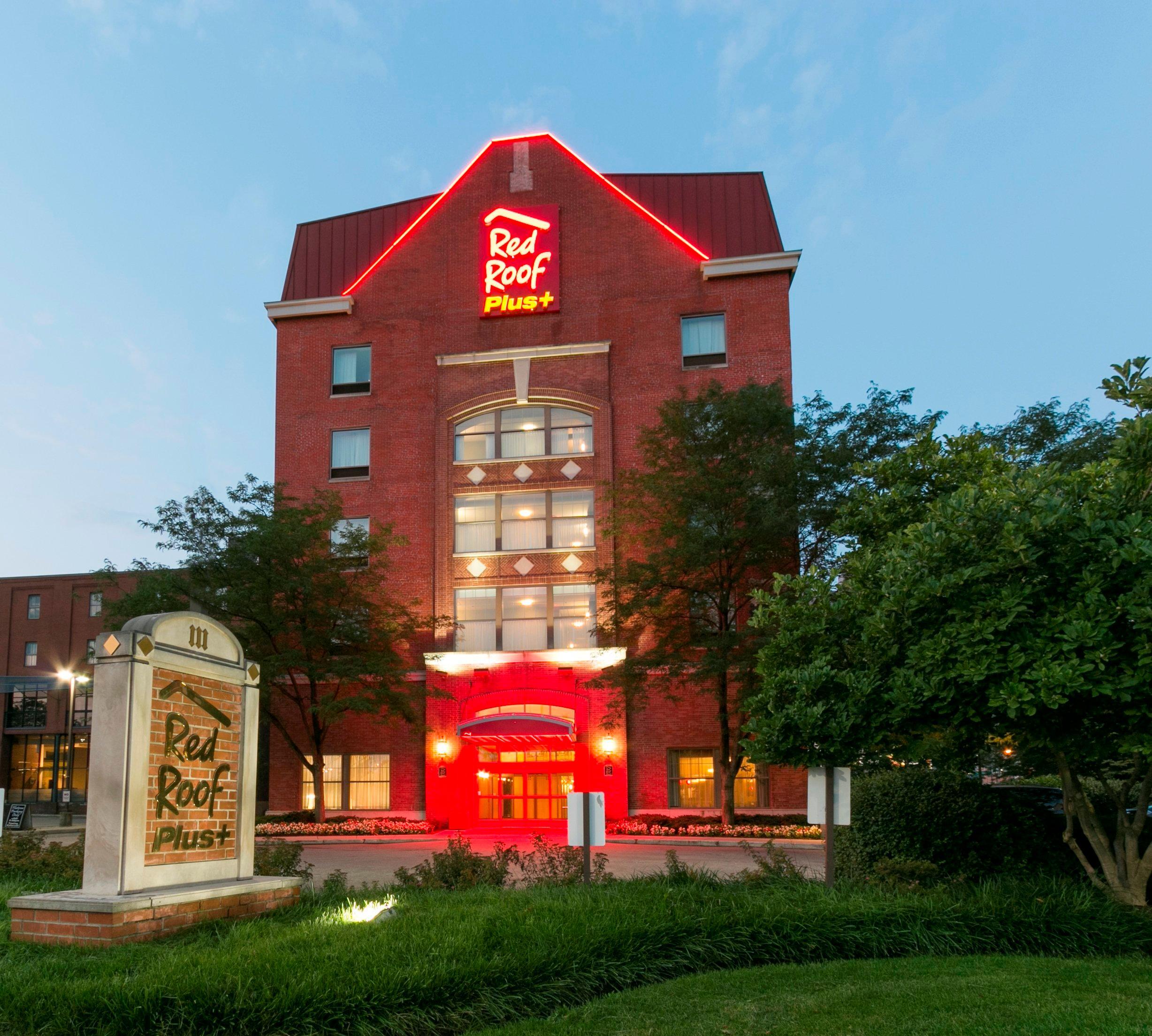 Red Roof Inn Plus+ Columbus Downtown - Convention Center Exterior photo
